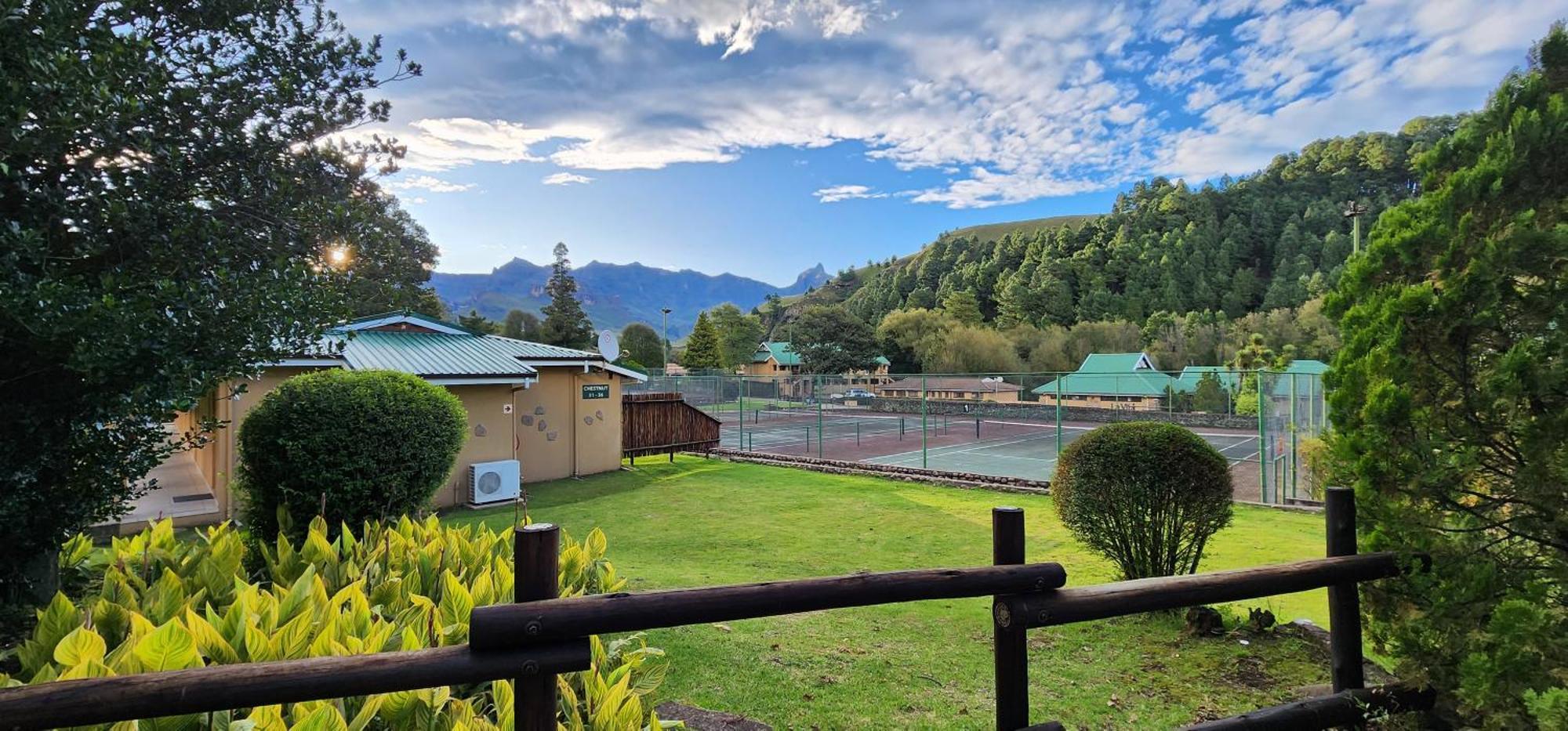 Gooderson Drakensberg Gardens Golf&Spa Resort Buitenkant foto