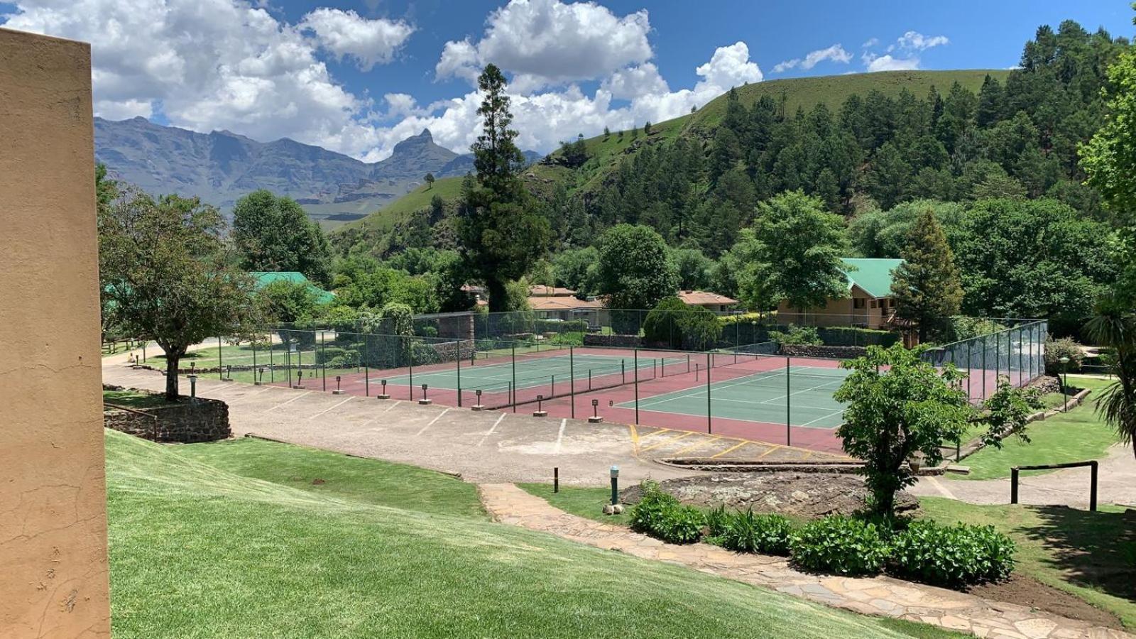Gooderson Drakensberg Gardens Golf&Spa Resort Buitenkant foto