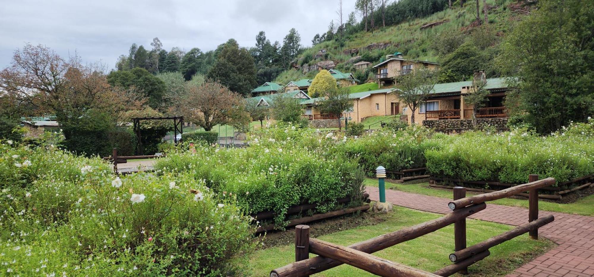 Gooderson Drakensberg Gardens Golf&Spa Resort Buitenkant foto